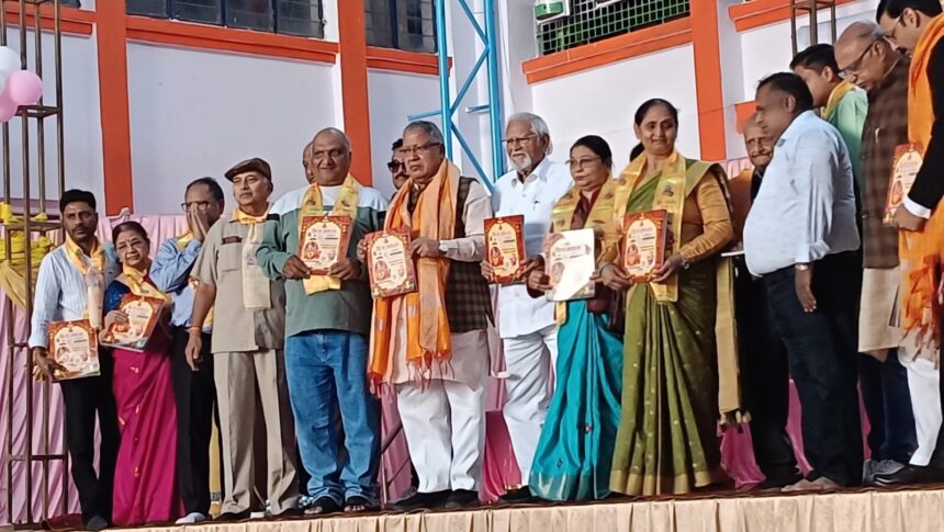 वैश्य मेधावियों का किया सम्मान