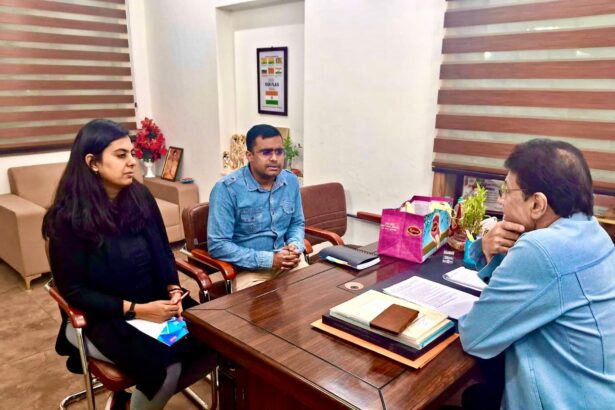 समस्याओं पर सांसद की नगरायुक्त से चर्चा