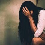 लिपिक की पत्नी का डायरेक्टर पर गंभीर आरोप