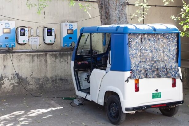 बिजली चोरी बना कुटीर उद्योग