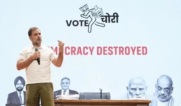 इनका तो खुद का अतीत स्याह है