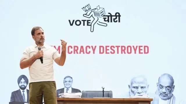 इनका तो खुद का अतीत स्याह है