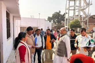 बूथ-बूथ पहुंचे कैंट विधायक अमित अग्रवाल