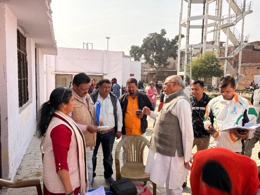 बूथ-बूथ पहुंचे कैंट विधायक अमित अग्रवाल