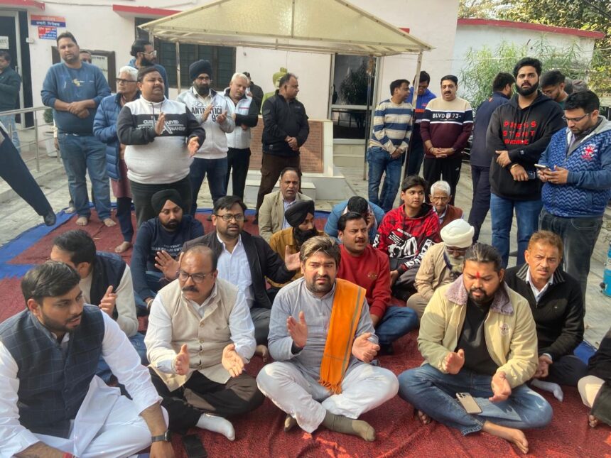 सचिन सिरोही ने घेरा सदर थाना