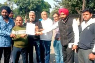 पीएल शर्मा रोड के व्यापारियों ने खोला मोर्चा