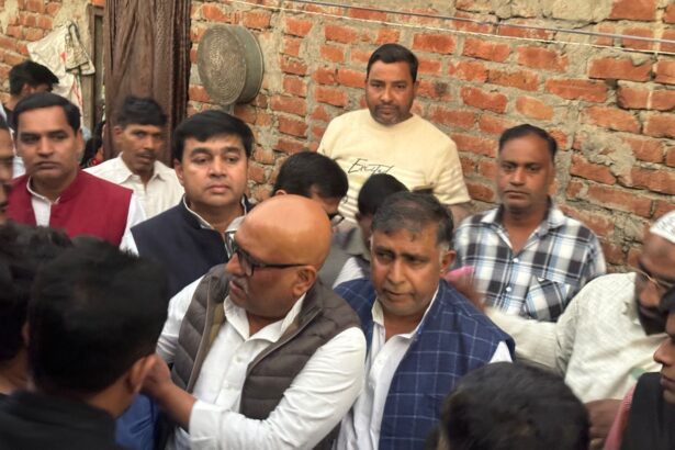 मोहसीन के परिजनों से मिले अजय राय