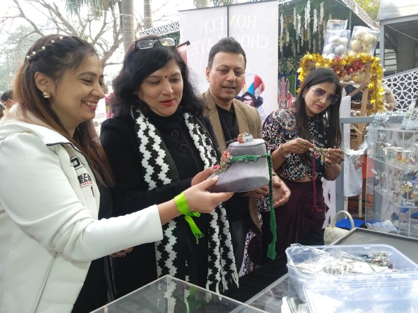 सर्दी की मस्ती के साथ खरीदारी