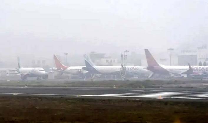 घना कोहरा कई फ्लाइट कैंसिल