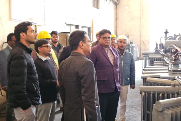 अचानक वर्कशॉप पहुंचे एमडी