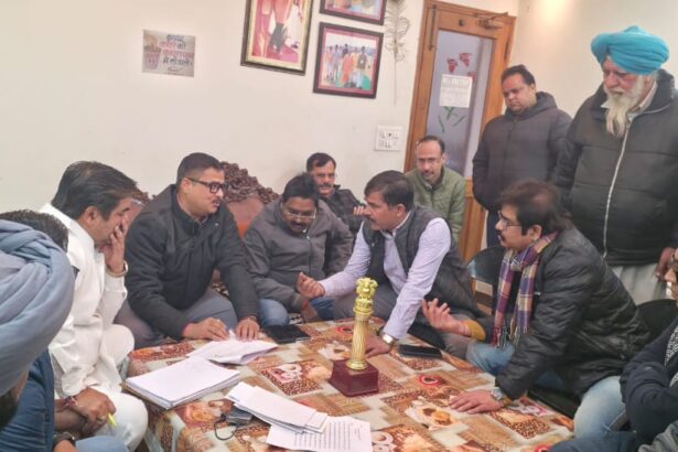 ट्रांसपोर्टर बोले हमसे भी पूछ लेते