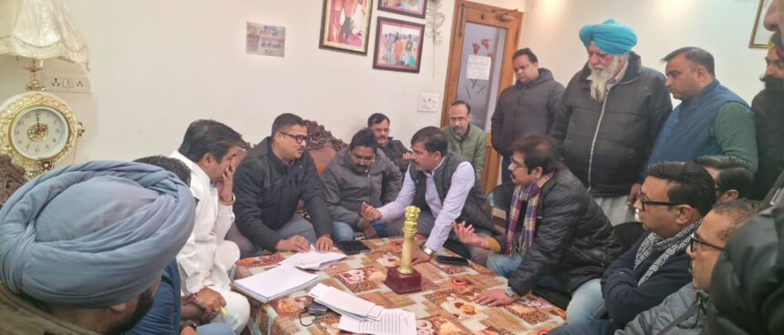 ट्रांसपोर्टर बोले हमसे भी पूछ लेते