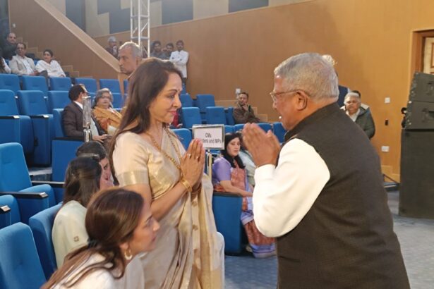 हेमा मालिनी को दी सांत्वना