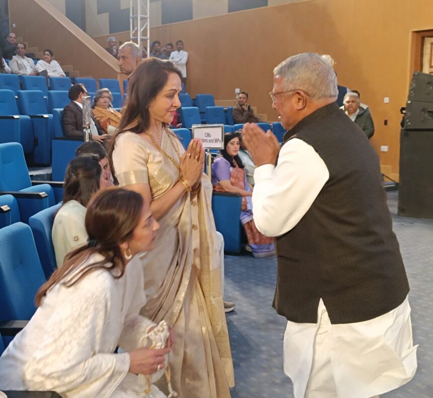 हेमा मालिनी को दी सांत्वना