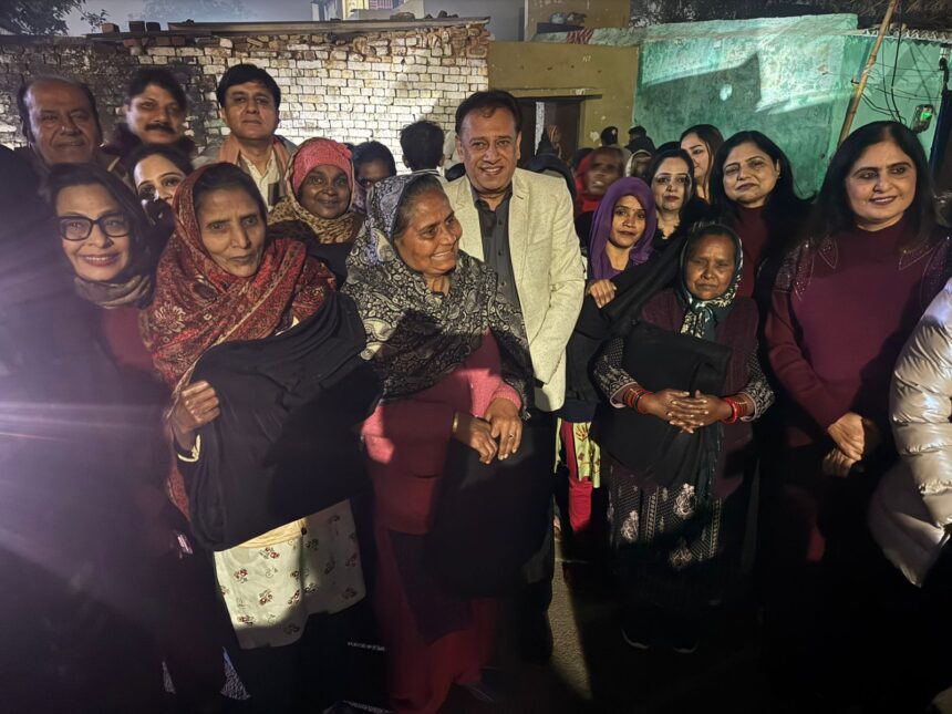 पंजाबी समाज ने बांटे कंबल