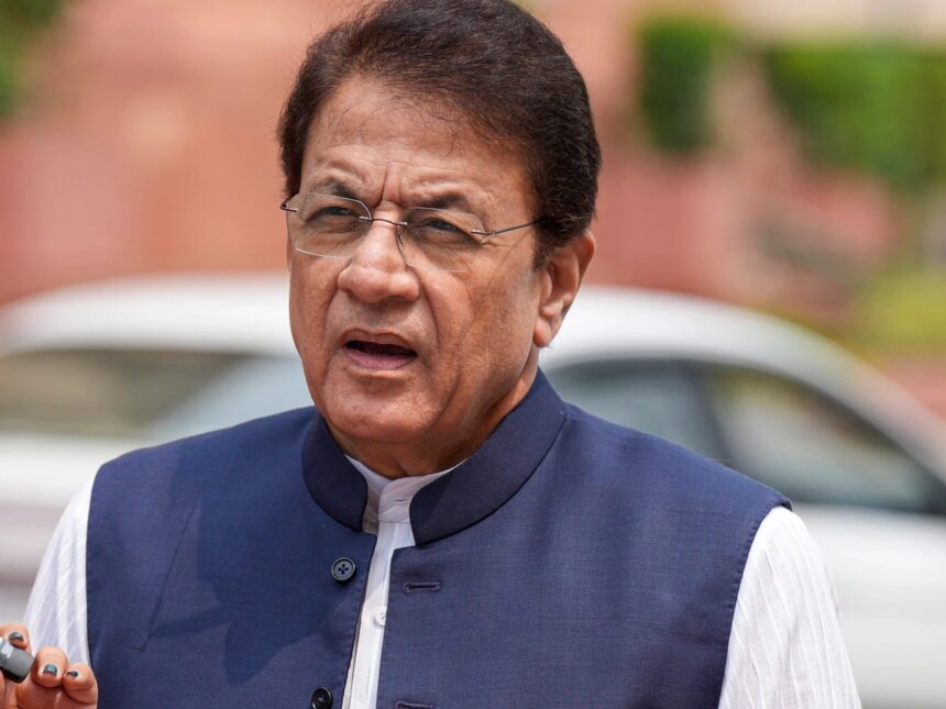 मेरठ में अटल जी के नाम पर कुछ बड़ा हो