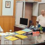 स्क्रेप बेचने से फुर्सत मिले तब ना!