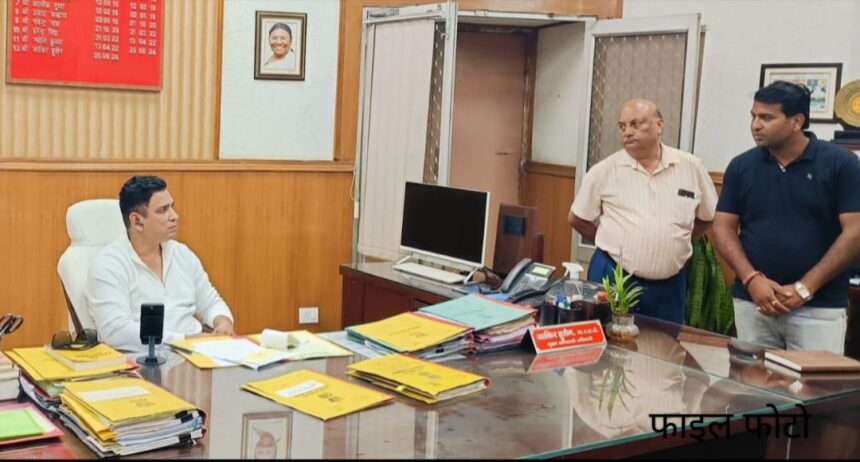 स्क्रेप बेचने से फुर्सत मिले तब ना!