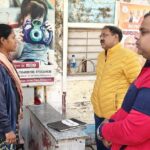 विवेक रस्तौगी पहुंचे बूथों पर