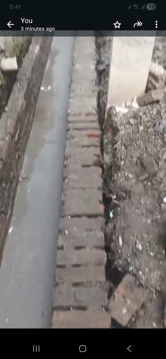 नाली निर्माण में ठेकेदार का घोटाला