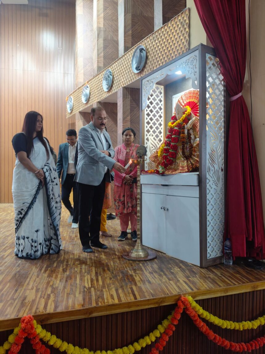 डीएम ने किया हक की बात का शुभारंभ