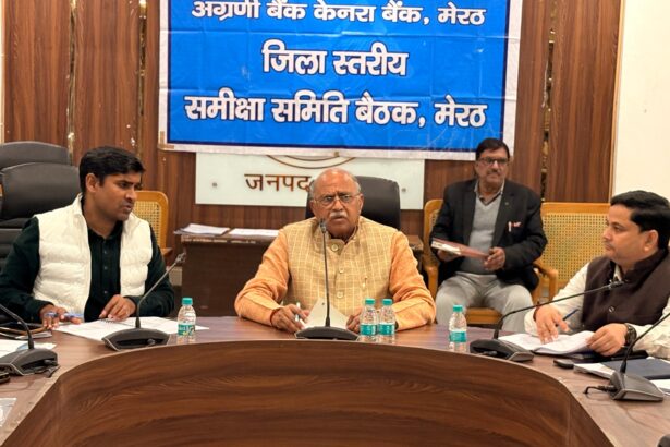 कैंट विधायक ने की ऋण समीक्षा