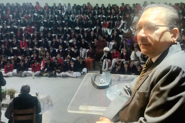 डा. संजीव जैन ने किया जागरूक