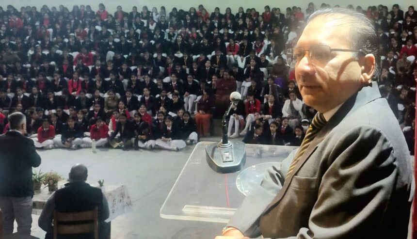 डा. संजीव जैन ने किया जागरूक