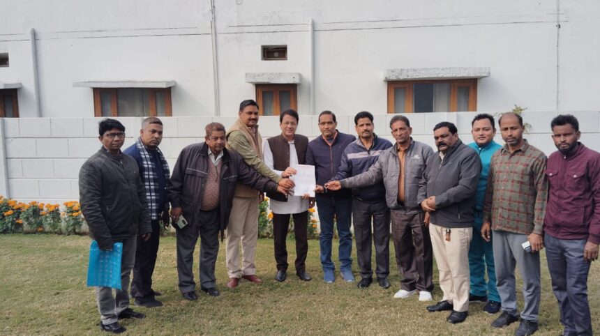 चेतना मंच को सांसद को ज्ञापन