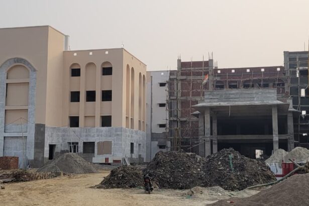 ना मालिकाना हक ना नक्शा पास फिर भी फूंक दिए 150 करोड़