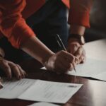 क्या जाली निकले Ex-CEO के साइन