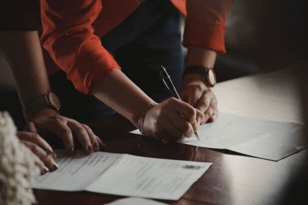 क्या जाली निकले Ex-CEO के साइन