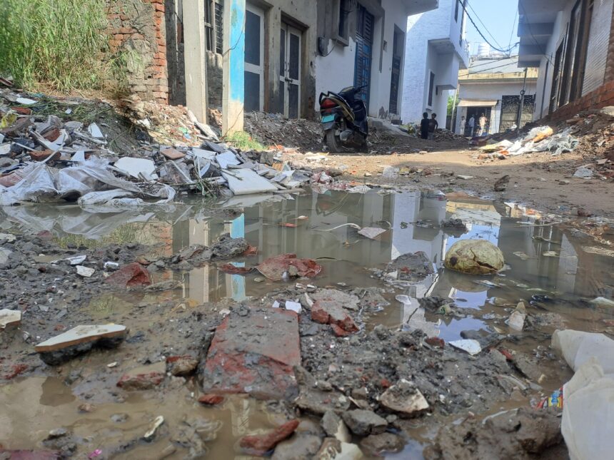 नाले नालियों पर कब्जों से बे-खबर निगम