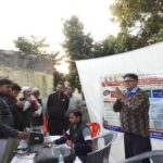 MD ने राहत कैंप में दिए गुलाब