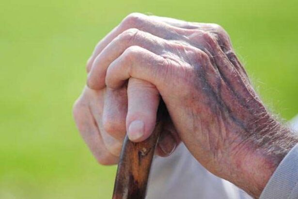 बुजुर्गों को जोर का झटका धीरे से