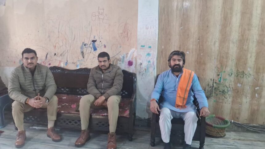 पुलिस ने नेताओं को किया हाउस अरेस्ट