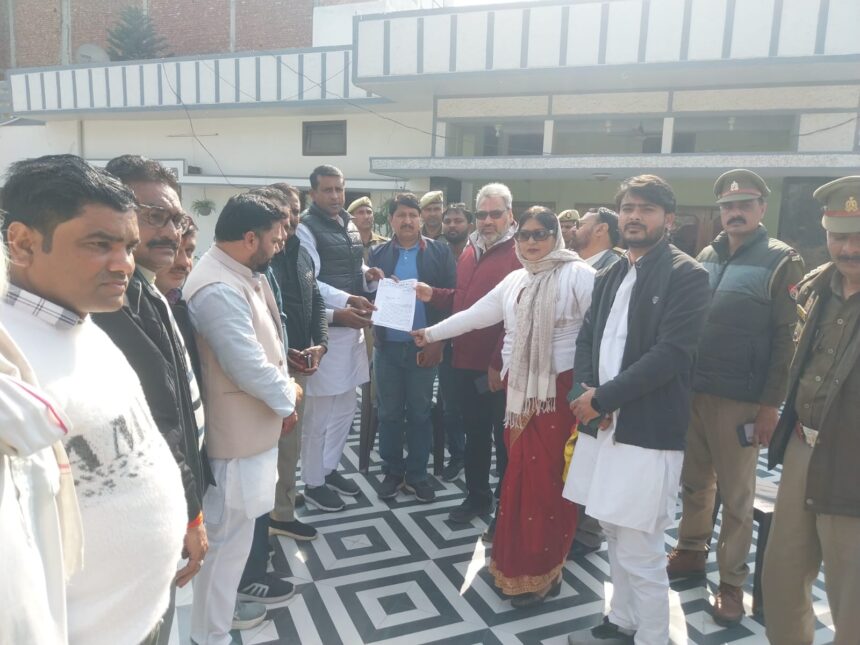 मेरठ में कांग्रेसी हाउस अरेस्ट