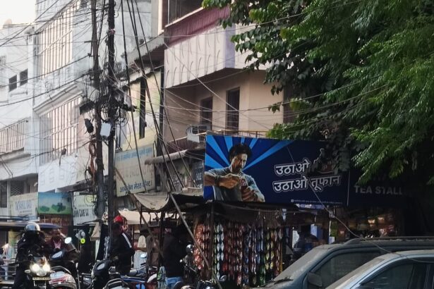 ठेकेदार के कारिंदों का समानांतर कैंट बोर्ड