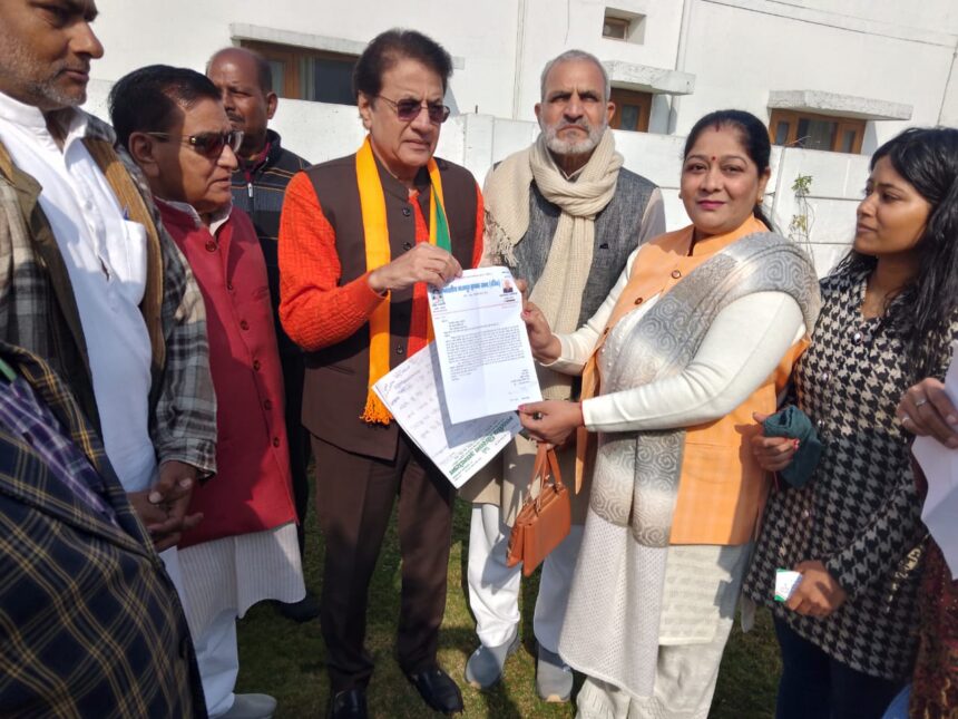 सांसद से जनता को मदद की दरकार