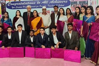 तेज पब्लिक स्कूल में सीनियर्स को फेयरवेल