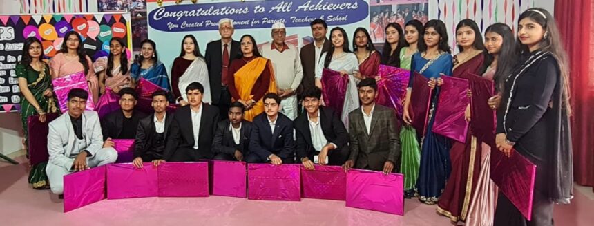 तेज पब्लिक स्कूल में सीनियर्स को फेयरवेल