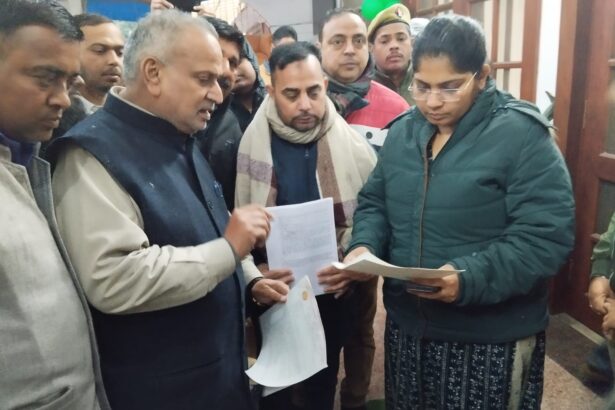 वित्त मंत्री के नाम ज्ञापन