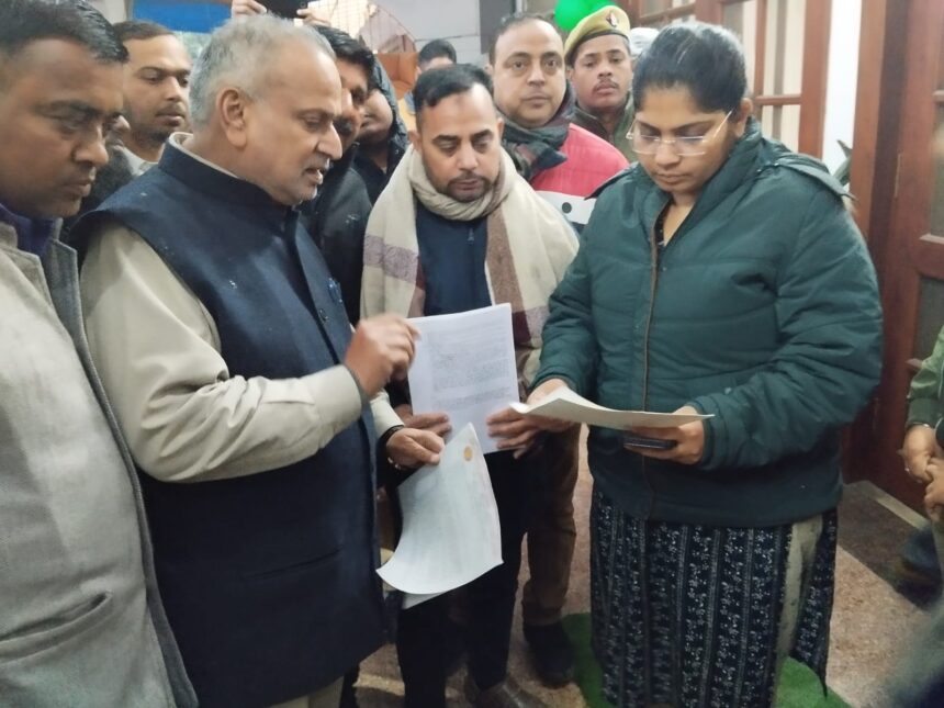 वित्त मंत्री के नाम ज्ञापन