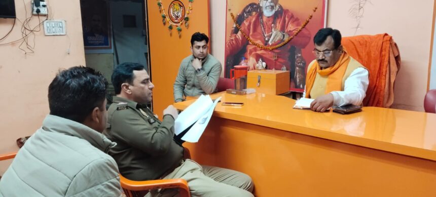 शिवसेना के दर पर पुलिस