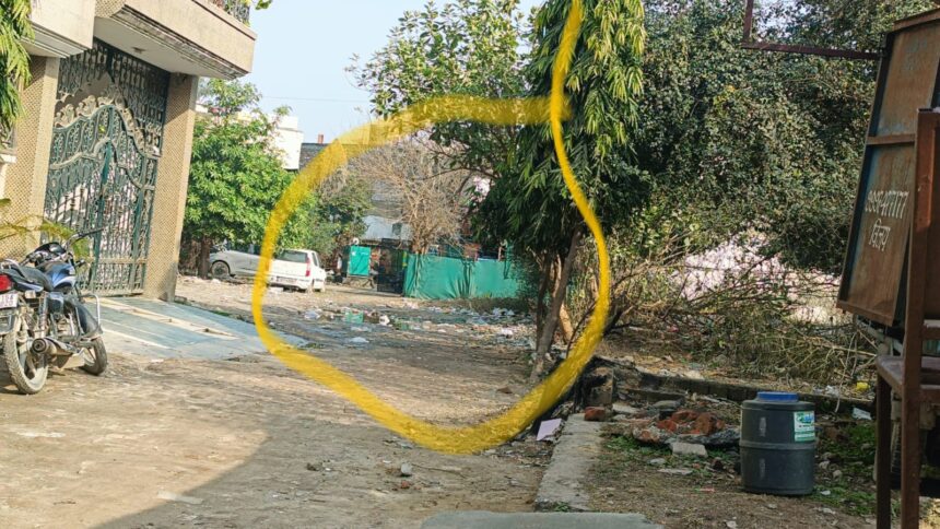 210-B में घेरी जा रही जमीन