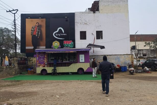 आबूलेन पार्किग की किस की जेब में ऊपर की कमाई