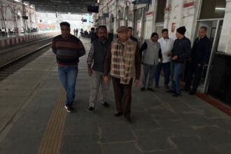 विधायक ने किया कैंट स्टेशन का निरीक्षण