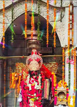 सदर काली माई काली पलटन पर भारी भीड़