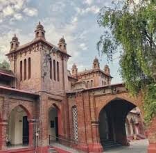 कंस्ट्रक्शन कंपनी को मेन पावर का ठेका क्यों