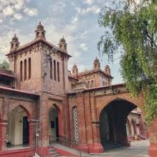 कंस्ट्रक्शन कंपनी को मेन पावर का ठेका क्यों